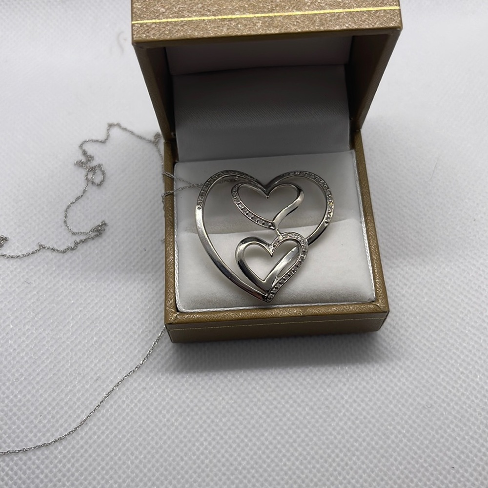 14k geniune diamond and white gold necklace
